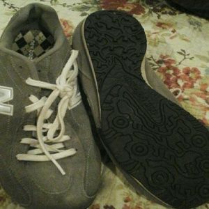 NEW BALANCE 442 TENNIS SHOES SZ MENS 10.